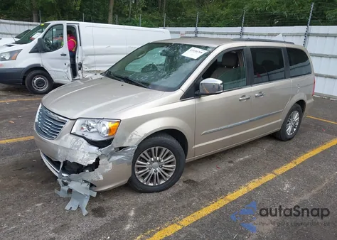 2015 Chrysler Town & Country Touring-L z USA, uszkodzony, nr VIN 2C4RC1CG0FR674158